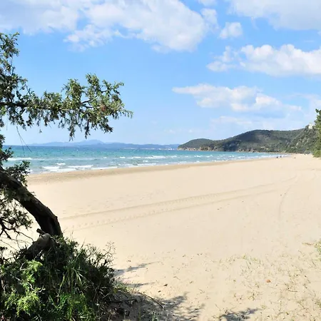 Appealing In Baia Verde Near The Beach Apartment